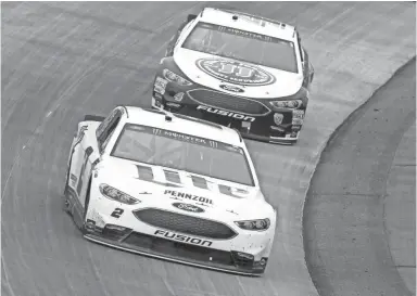  ?? MATTHEW O’HAREN/USA TODAY SPORTS ?? Ford drivers Brad Keselowski, front, and Kevin Harvick led 309 of 400 laps in the 2018 spring race at Dover Internatio­nal Speedway.