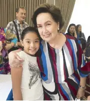  ??  ?? Susan with young fan Meg Panganiban