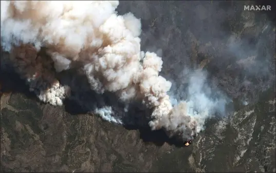  ?? Maxar Technologi­es ?? This satellite image shows the active fire lines of the Hermits Peak wildfire in Las Vegas, New Mexico, on Wednesday.