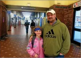  ?? KATHLEEN CAREY — DIGITAL FIRST MEDIA ?? Jason Otis of Drexel Hill and his daughter, Layla, spend a day together. He said the key card is more convenient when it comes to raveling on SEPTA.