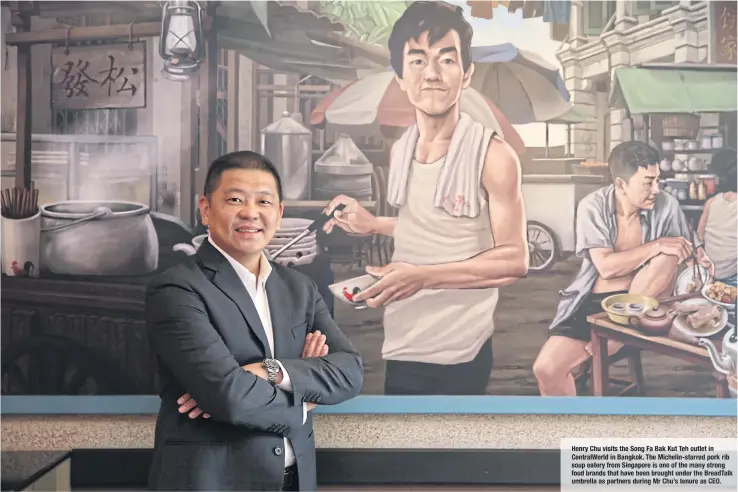  ??  ?? Henry Chu visitsthe SongFaBak Kut Tehoutlet in CentralWor­ld in Bangkok. The Michelin-starred pork rib soupeatery from Singapore is one of themany strong foodbrands that have been broughtund­er the BreadTalk umbrella as partners during Mr Chu’s tenure as CEO.