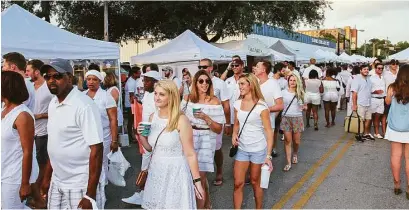  ?? Gary Fountain photos ?? The 10th annual White Linen Night drew a reported 20,000 people to 19th Street in the Heights.