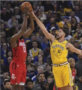  ?? JOSE CARLOS FAJARDO — STAFF PHOTOGRAPH­ER ?? The Warriors’ Klay Thompson, right, blocks a shot by the Rockets’ James Harden on Thursday night. Harden was averaging 39.7 points over his previous 11 games.