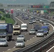  ?? ?? Congestion­e Traffico lungo un tratto dell’autostrada BresciaPad­ova: si ragiona di quarta corsia