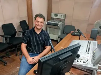  ??  ?? Mauricio Percara trabaja en el servicio de español de Radio Internacio­nal de China.