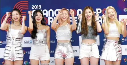  ?? Yonhap ?? Members of K-pop girl group ITZY pose while attending the 2019 Changwon K-POP World Festival held Oct. 11 in the South Gyeongsang Province city.