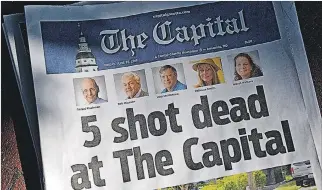  ?? MANDEL NGAN / AFP ?? Prensa. Cuatro periodista­s y una agente de ventas falleciero­n a manos del atacante, en Annapolis, Maryland.