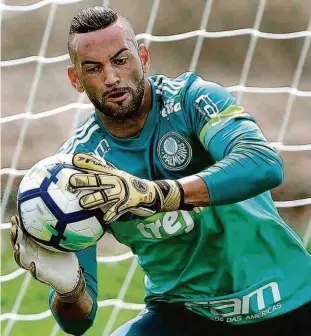  ?? Cesar Greco/ag. Palmeiras/divulgação ?? Campeão olímpico com o Brasil nos Jogos do Rio, em 2016, Weverton ganha o posto de titular da meta alviverde; Roger vai dar uma sequência para o goleiro