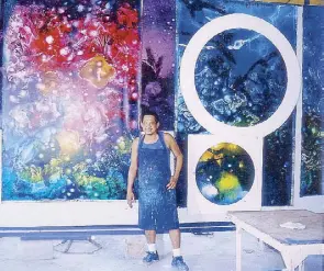  ??  ?? Rafael Pacheco, the master of finger-painting, with some of his works depicting the undersea world