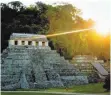  ?? FOTO: DPA ?? Der Tempel der Inschrifte­n in der Maya-Stadt Palenque, die bei Touristen sehr beliebt ist.