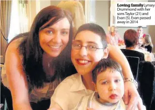  ??  ?? Loving familylyns­ey Drummond with her sons Taylor (21) and Evan (5). Evan passed away in 2014