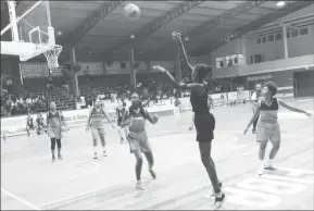  ??  ?? Action in the Marian Academy (all black) and Kwakwani fixture in the Girls Division of the ‘Titan Bowl’ basketball tourney.