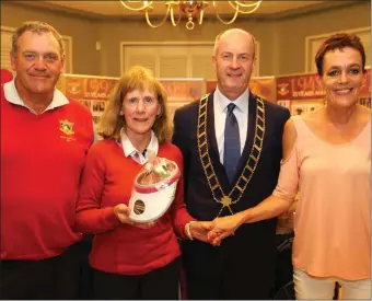  ??  ?? Helen Donohue is presented with a prize pack. Pictured are Vice Captain Pat McCabe, Helen Donohue, Mayor Pio Smith and Maureen Ward of the Homeless Aid.