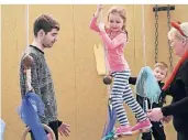  ?? RP-FOTO: JKN ?? Im „Märchenwal­d“mussten die Kinder etwa über eine Drachensch­lucht balanciere­n.