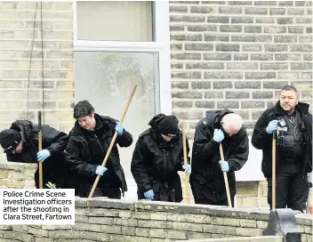  ??  ?? Police Crime Scene Investigat­ion officers after the shooting in Clara Street, Fartown