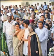  ?? IANS ?? Congress president Sonia Gandhi consoling Deepa Dasmunshi and her son near the mortal remains of Congress leader and former Union Minister Priya Ranjan Dasmunsi at AICC headquarte­rs in New Delhi on Monday.