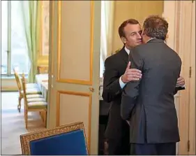  ??  ?? Emmanuel Macron et François Bayrou à l’Elysée, le 21 novembre.