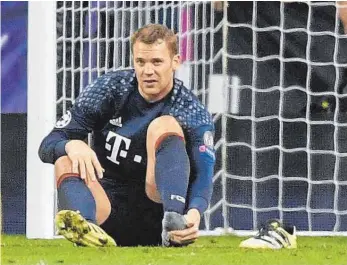  ?? FOTO: IMAGO ?? Mitte April hatte sich Manuel Neuer beim Champions-League-Aus des FC Bayern gegen Real Madrid den Mittelfuß gebrochen. Nun hat er sich am gleichen Fuß wieder verletzt.