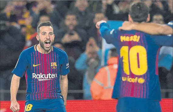  ??  ?? Messi y Alba se miran para celebrar uno de los goles al Celta Forman un tándem espectacul­ar que está dando mucho goles al Barça esta temporada