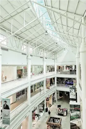  ?? FROM AYALA CENTER CEBU FACEBOOK PAGE FOTO ?? READY TO REOPEN. While waiting for the go signal to reopen its doors to the public, Ayala Center Cebu has establishe­d a roadmap to help employees, tenants and shoppers transition to the “new normal” shopping environmen­t safely.