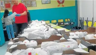  ?? ?? En total se prepararon unos 530 bocadillos solidarios.