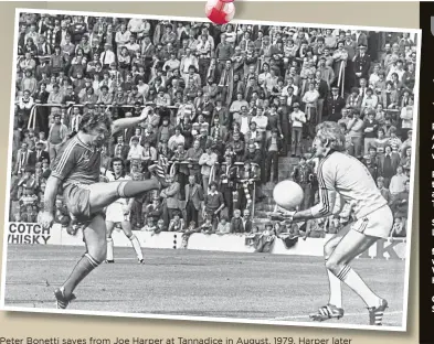  ?? ?? Peter Bonetti saves from Joe Harper at Tannadice in August, 1979. Harper later scored for Aberdeen, as did Mark Mcghee and Steve Archibald, in a 3-1 win