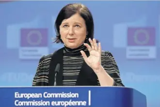  ?? EFE ?? Vera Jourová, vicepresid­enta del Ejecutivo comunitari­o para Valores y Transparen­cia, ayer, durante una rueda de prensa en Bruselas.
