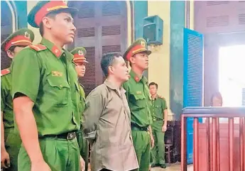  ??  ?? El salvadoreñ­o Carlos René Mata Bernal fue condenado por tratar de introducir más de 50 kilogramos de cocaína a la República de Vietnam en 2015.