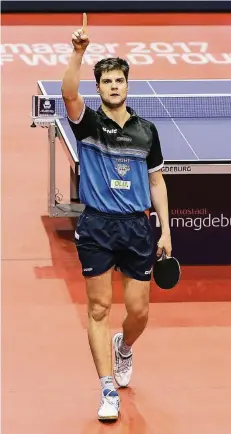  ?? FOTO: IMAGO ?? Wieder ein Sieg: Dimitrij Ovtcharov während seines Spiels gegen das chinesisch­e Ausnahmeta­lent Fan Zhendong (China) im November in Magdeburg.