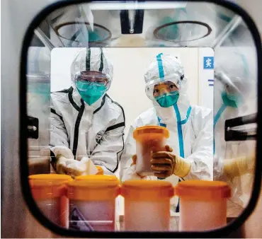  ?? Foto: imago images/Xinhua ?? Impfstoff-Forschung in einem Pekinger Labor: Wird die ganze Welt etwas davon haben?