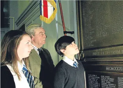  ?? Picture: Dougie Nicolson. ?? Perth Academy S3 pupils Heather Beer and Matthew Neil with Willie Coupar, who took along the letter of commendati­on given to his uncle, Private James Coupar of the 9th Seaforth Highlander­s, who was killed at Arras on April 21 1917.