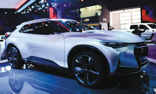  ??  ?? Le Chevrolet FNR-X, présenté en Chine en 2017, pourrait servir de source d’inspiratio­n pour le futur VUS électrique de GM.