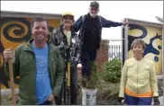  ?? CoUrtesy oF laUrelWood Garden clUb ?? From left, Joe Ferguson, director of reimagine north of main; Julie palioca, a laurelwood Garden club member; Hal smith, a volunteer from newVue communitie­s; and doris clow, a laurelwood Garden club member, take a break from the bulb planting on oct. 15.