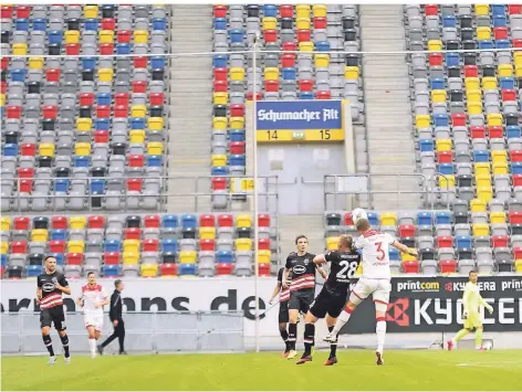  ?? FOTO: F95 ?? Fortuna übt Bundesliga: Trainingss­piel in der Arena, die genau so leer ist, wie sie am Samstag in der Partie gegen den SC Paderborn sein wird.