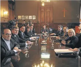  ?? DIEGO WALDMAM. ?? Reunión. Diputados opositores, en la Cámara Electoral.