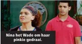  ??  ?? Nina het Wade om haar pinkie gedraai.