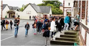  ??  ?? A l’école Victor-Hugo, la baisse des effectifs a conduit à une réorganisa­tion des classes : pas plus de 19 enfants par classe de CP.