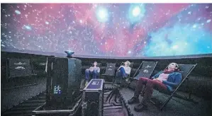  ?? FOTO: LWL/STEINWEG ?? Das mobile Planetariu­m kommt nach Radevormwa­ld – und holt das Universum auf die Erde.