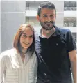  ?? FOTO: DPA ?? Die deutsche Journalist­in und Übersetzer­in Mesale Tolu und ihr Mann Suat Corlu: Corlu darf derzeit die Türkei nicht verlassen.