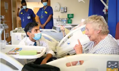  ?? Photograph: Leon Neal/PA ?? Rishi Sunak speaks with Catherine Poole at Croydon University hospital, south London, October 2022.