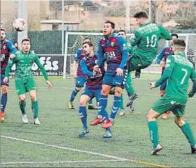  ?? FOTO: UE CORNELLÀ ?? Máxima intensidad En el duelo entre Llagostera y Cornellà