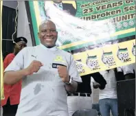  ?? Isithombe: MOTSHWARI MOFOKENG ?? IKHANSELA le-ANC ku-ward 79 eMlaza, uMnuz Sthenjwa Nyawose, ligubha iminyaka engu-23 liyikhanse­la