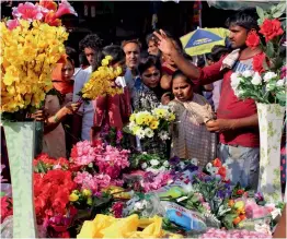  ?? — SONDEEP SHANKAR ?? People buy decoration items ahead of Diwali in Sadar Bazar on Monday.