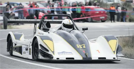  ??  ?? ESPECTÁCUL­O. Augusto Lezcano pilotará la única barqueta presente en la carrera en cuesta castellone­nse, con la que parte como favorito.