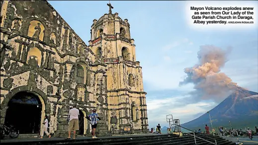  ?? KRIZJOHN ROSALES ?? Mayon Volcano explodes anew as seen from Our Lady of the Gate Parish Church in Daraga, Albay yesterday.