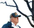  ?? Foto: afp ?? Donald Trump bei seinem Besuch im Waldbrandg­ebiet.