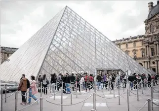  ?? EFE ?? Opciones. Los museos, como el de Louvre, manejan varias propuestas para lograr atraer a más público.