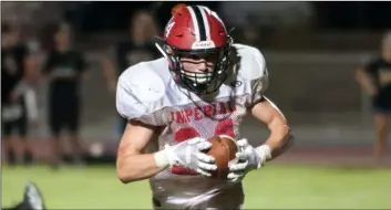  ?? SErgIo BASTIDAS PHoTo ?? Imperial High’s Nathan Hart runs the ball against Cibola High during a non-conference football game on Friday in Imperial.