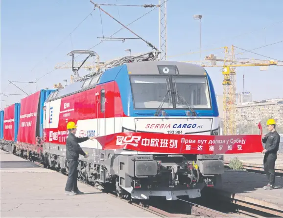  ??  ?? Direkte Schienenve­rbindung zwischen China und Serbien: Im Belgrader Bahnhof trifft am 24. Oktober 2019 der erste Güterzug aus Jinan im Osten Chinas ein.