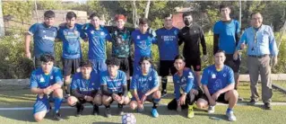  ?? ?? ▮ El equipo del Ceuc de Piedras Negras jugará las semifinale­s del torneo de futbol soccer estudianti­l “Jóvenes con Todo”.